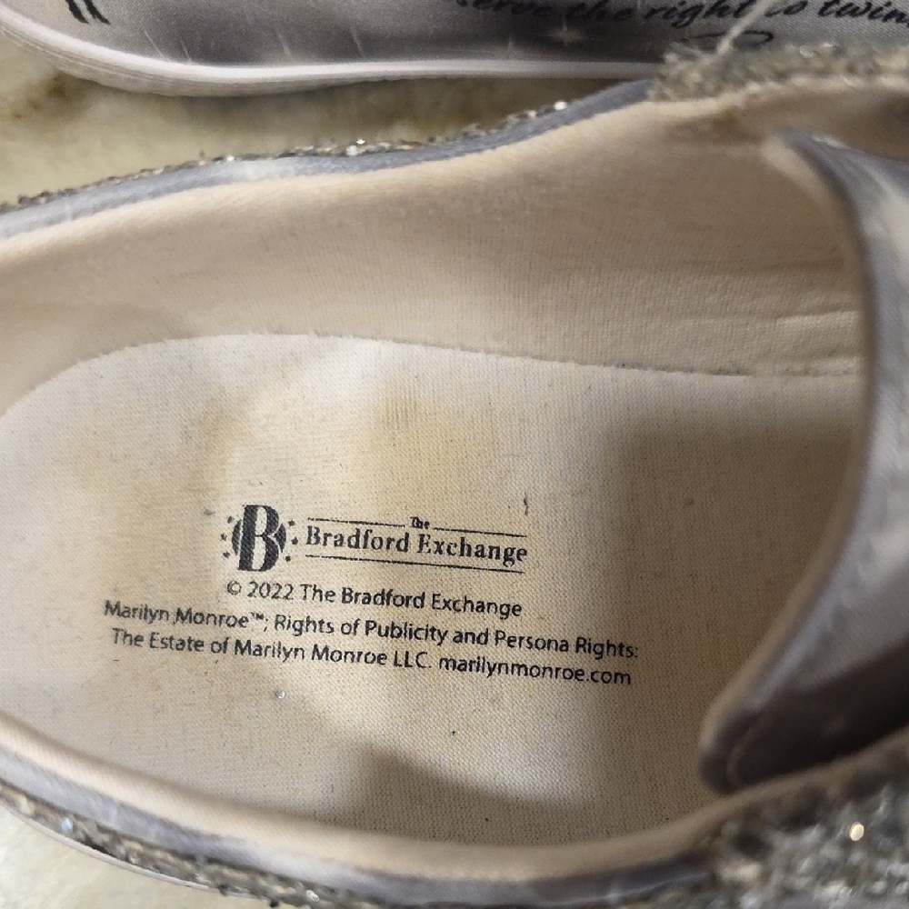Bradford Exchange Marilyn Monroe Silver Glitter Women's Sneakers Sz 8.5 - Picture 6 of 10